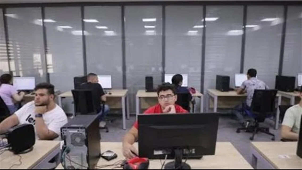 طلاب الثانوية العامة… معامل إلكترونية حديثة في جامعة عين شمس